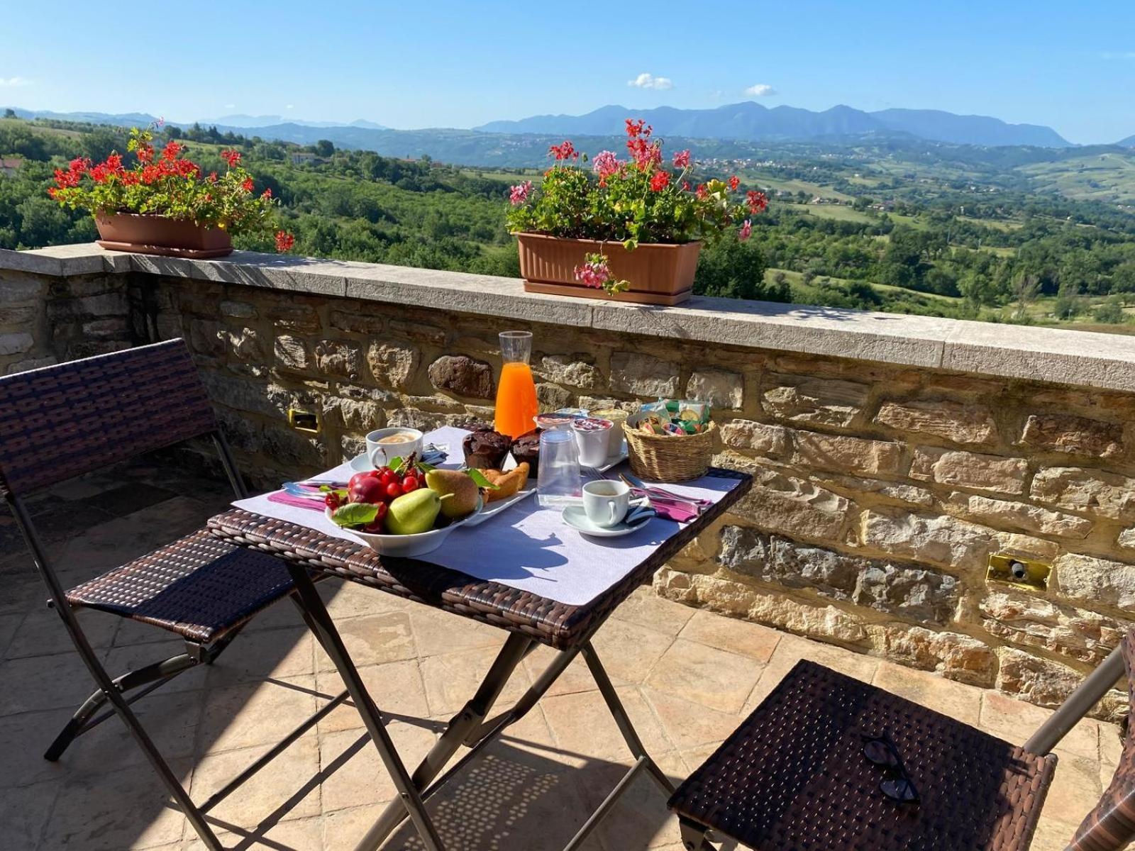 Agriturismo Torre Gialluise Gesualdo Bagian luar foto